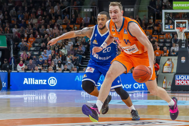 统的中锋踢 统的中锋踢